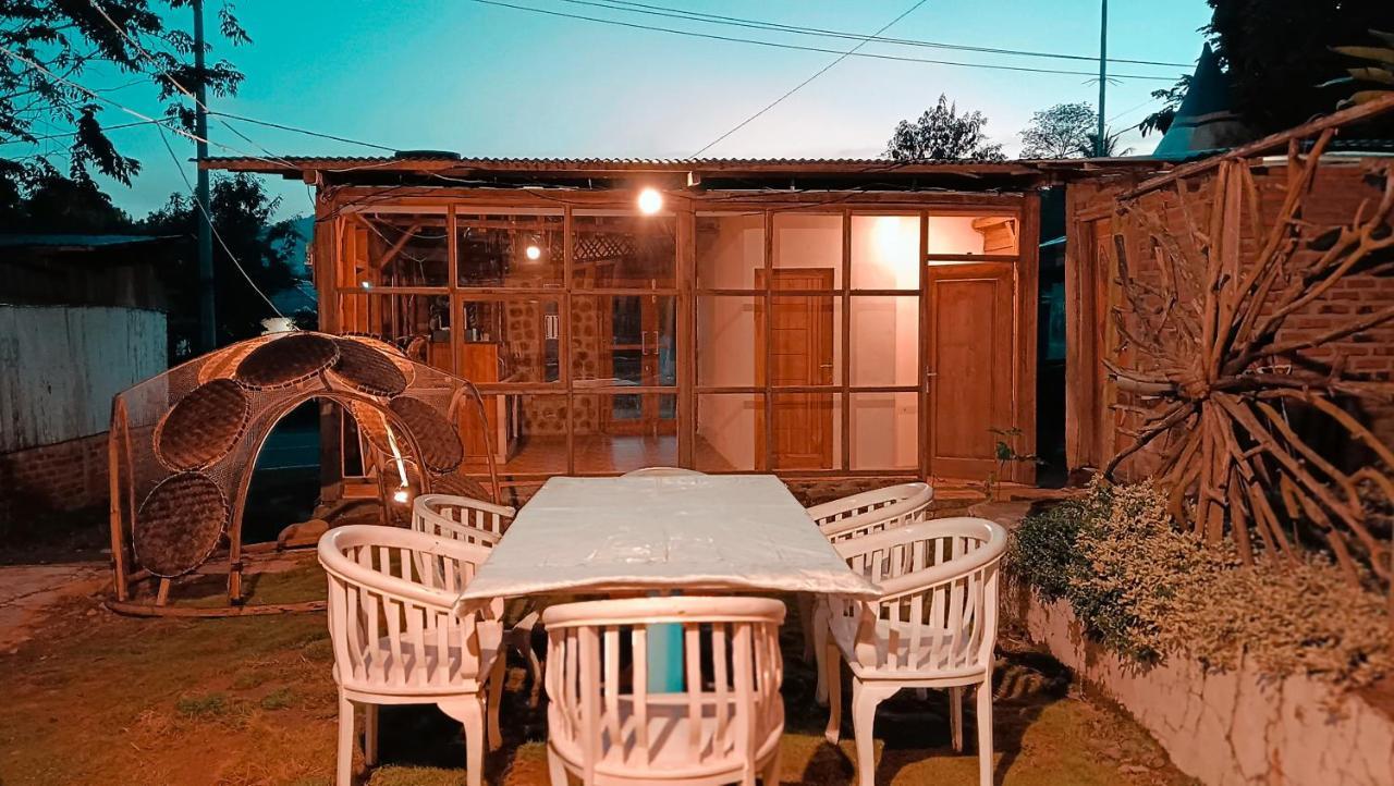 Lontart Guesthouse Nggorang Extérieur photo